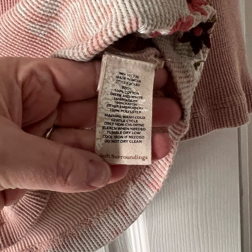 Soft Surroundings Pink Floral Embroidered Thermal Bell
Cuff Top Small - Picture 6 of 9